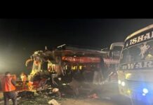 भीषण सड़क हादसा : बस ट्रेलर से टकराई, चार की मौत, 25 घायल