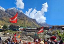 पितृ पक्ष में बद्रीनाथ धाम में उमड़ा आस्था का सैलाब, ब्रह्मकपाल में पिंडदान के लिए पहुंच रहे श्रद्धालुओं का हुजूम