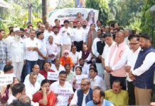 दुष्यंत गौतम को राज्यपाल बनाए जाने के विरोध में कांग्रेस का मौन व्रत