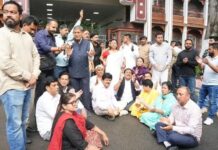 दुष्यंत गौतम को राज्यपाल बनाये जाने पर उत्तराखंड़ राजनैतिक तपिश तेज, कांग्रेस ने प्रदर्शन कर राष्ट्रपति को भेजा ज्ञापन