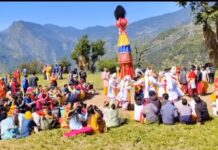 251 वर्षों बाद गर्भगृह से बाहर निकलीं माँ चंडिका, दिव्य दर्शन देकर दिवारा यात्रा पर हुईं रवाना