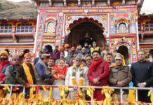 राज्यपाल ने भगवान बद्री विशाल पहुंचकर प्रदेश की सुख-समृद्धि, शांति, उन्नति एवं जनकल्याण की कामना की